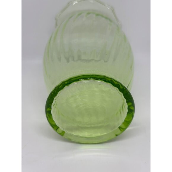 Vintage Emerald Green Glass Vase Swirl Pattern Ruffled Edge 6.5" Tall Classic - Picture 7 of 8